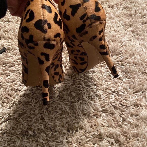 Vince Camuto leopard heels - Picture 4 of 6